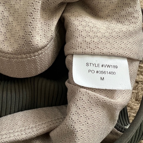 Vuori Rib Top & Daily Jogger in Oregano Green Matching Set . Size M - Picture 13 of 13